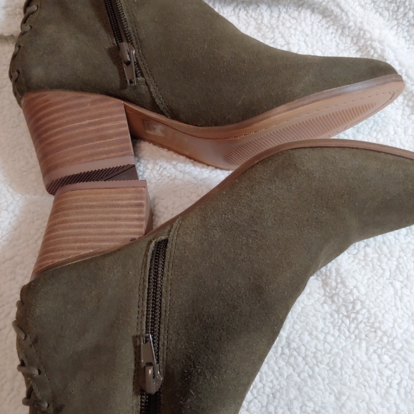 CNWT ALDO suede ankle boots US 7 - Picture 9 of 9